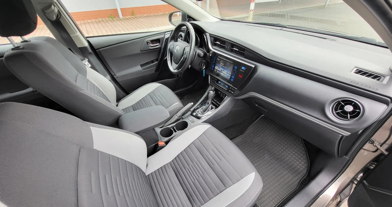Toyota Auris cena 62700 przebieg: 89000, rok produkcji 2018 z Boguchwała małe 232